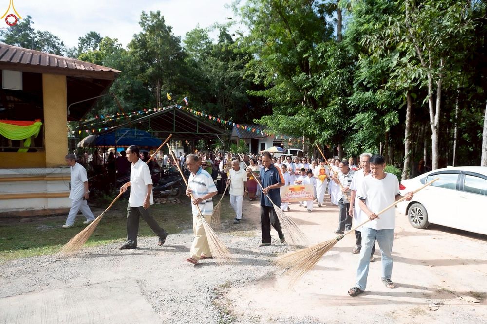 ภาพ No.268694:วันที่ 23 ตุลาคม พ.ศ. 2568 พิธีทอดกฐินสามัคคีทั่วไทย ณ วัดโพธิ์ศรีราษฎร์บำรุง อ.หนองวัวซอ จ.อุดรธานี โดยคณะศิษยานุศิษย์ บูชาธรรม 81 ปี หลวงพ่อธัมมชโย