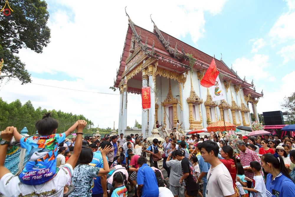 ภาพ No.260461:วันที่ 19 ตุลาคม พ.ศ. 2568 พิธีทอดกฐินสามัคคีทั่วไทย 30,000 วัด โดยคณะศิษยานุศิษย์ บูชาธรรม 81 ปี หลวงพ่อธัมมชโย ณ วัดเกาะไม้แดง จ.ฉะเชิงเทรา