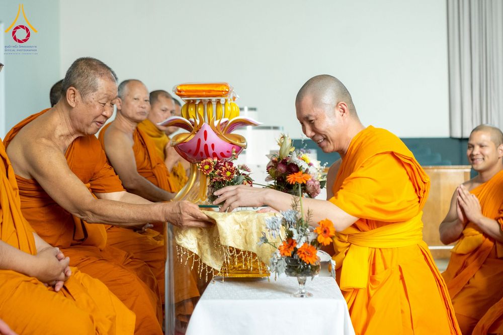 ภาพ No.265795:วันที่ 2 พฤศจิกายน พ.ศ. 2568 วัดพระธรรมกายเมลเบิร์น ได้มีโอกาสถวายการต้อนรับ พระเดชพระคุณ พระเทพปริยัติโสภณ เจ้าคณะจังหวัดกาญจนบุรี และเจ้าอาวาสวัดไชยชุมพลชนะสงคราม