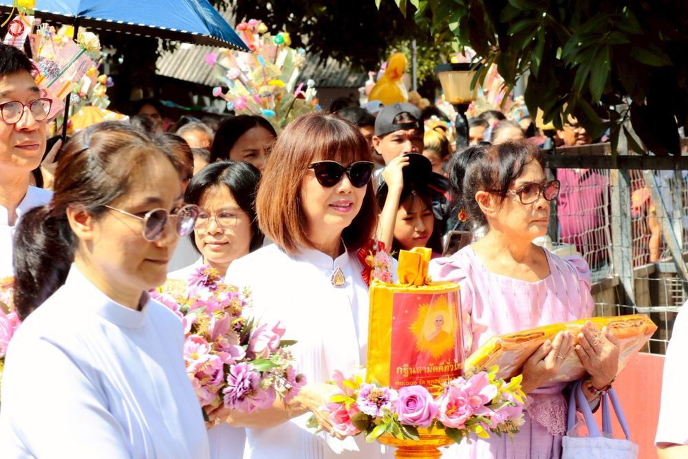 ภาพ No.253226:วันที่ 12 ตุลาคม พ.ศ. 2568 พิธีทอดกฐินสามัคคีทั่วไทย 30,000 วัด โดยคณะศิษยานุศิษย์ บูชาธรรม 81 ปี หลวงพ่อธัมมชโย ณ วัดพระยาสุเรนทร์ เขตคลองสามวา กรุงเทพมหานคร