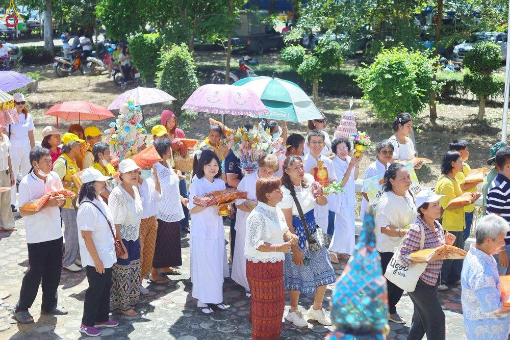 ภาพ No.260959:วันที่ 19 ตุลาคม พ.ศ. 2568 พิธีทอดกฐินสามัคคีทั่วไทย 30,000 วัด โดยคณะศิษยานุศิษย์ บูชาธรรม 81 ปี หลวงพ่อธัมมชโย ณ วัดบัลลังก์ อ.หนองหญ้าไซ จ.สุพรรณบุรี