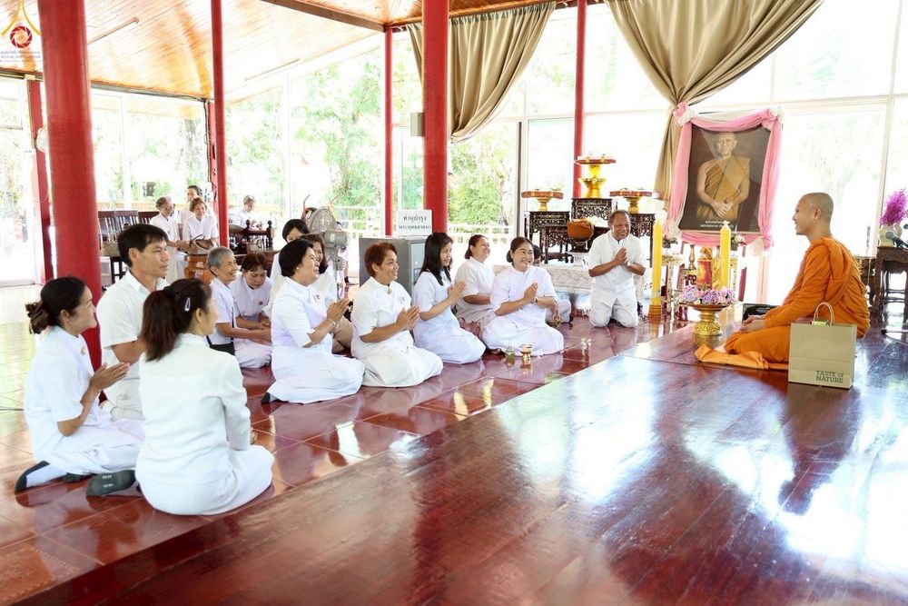 ภาพ No.269605:วันที่ 8 ตุลาคม พ.ศ. 2568 พิธีถวายปัจจัยสมทบกฐิน ในโครงการทอดกฐินสามัคคีทั่วไทย 30,000 วัด โดยคณะศิษยานุศิษย์ บูชาธรรม 81 ปี หลวงพ่อธัมมชโย ณ  วัดป่าศรีถาวร บางแก้วฟ้า , วัดป่าศรีถาวร คลองโยง , วัดป่าสติปัฏฐาน , วัดพุทธธรรมรังษี ในจังหวัดนครปฐม