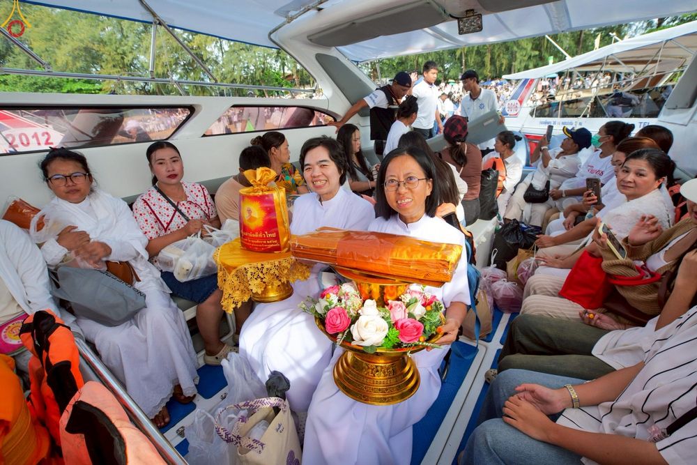 ภาพ No.268066:วันที่ 26 ตุลาคม พ.ศ. 2568 พิธีทอดกฐินสามัคคีทั่วไทย ณ วัดพระบาทเกาะแก้ว ต.ตลาดเหนือ อ.เมือง จ.ภูเก็ต โดยคณะศิษยานุศิษย์ บูชาธรรม 81 ปี หลวงพ่อธัมมชโย