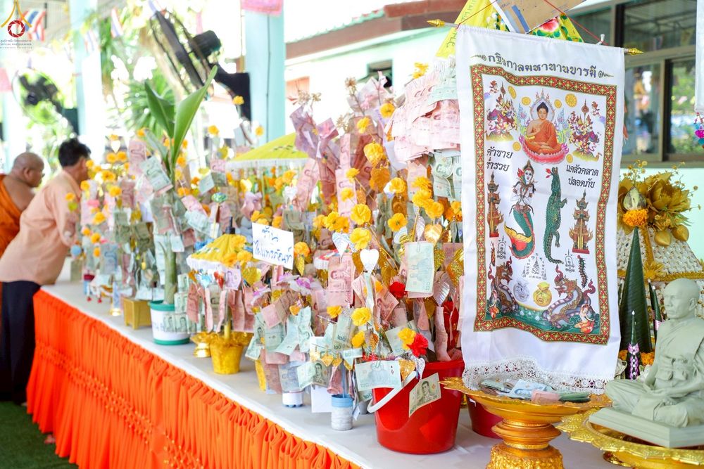 ภาพ No.253254:วันที่ 12 ตุลาคม พ.ศ. 2568 พิธีทอดกฐินสามัคคีทั่วไทย 30,000 วัด โดยคณะศิษยานุศิษย์ บูชาธรรม 81 ปี หลวงพ่อธัมมชโย ณ วัดชลธีพฤกษาราม ต.ปากตะโก อ.ทุ่งตะโก จ.ชุมพร