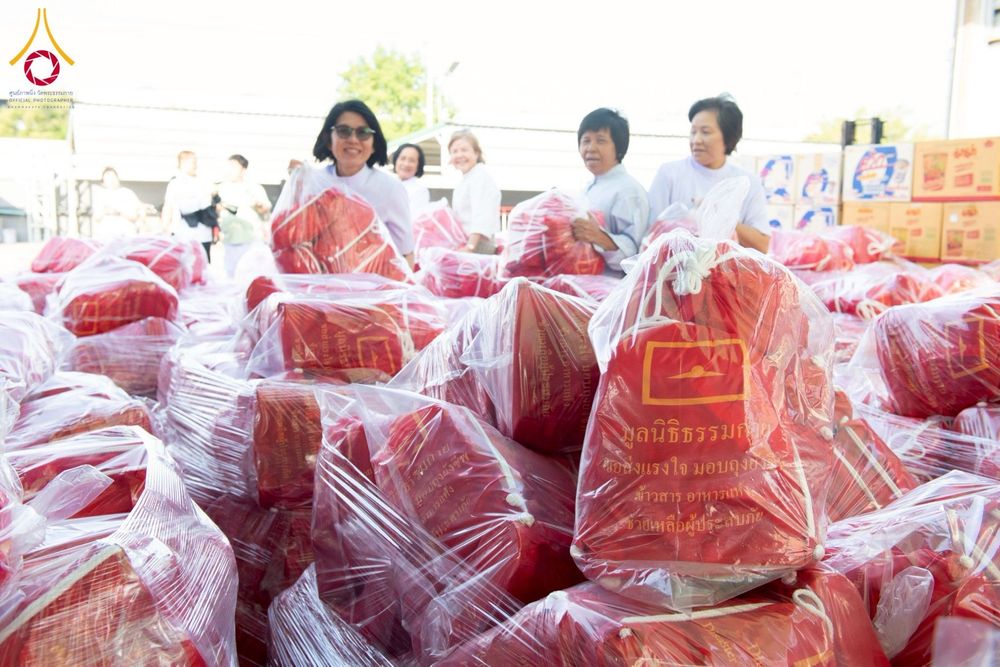 ภาพ No.273630:วันที่ 27 พฤศจิกายน พ.ศ. 2568 คณะศิษยานุศิษย์วัดพระธรรมกาย มูลนิธิธรรมกาย มอบอาหารและสิ่งของความช่วยเหลือให้พี่น้องชาวใต้ ผู้ประสบอุทกภัยน้ำท่วม