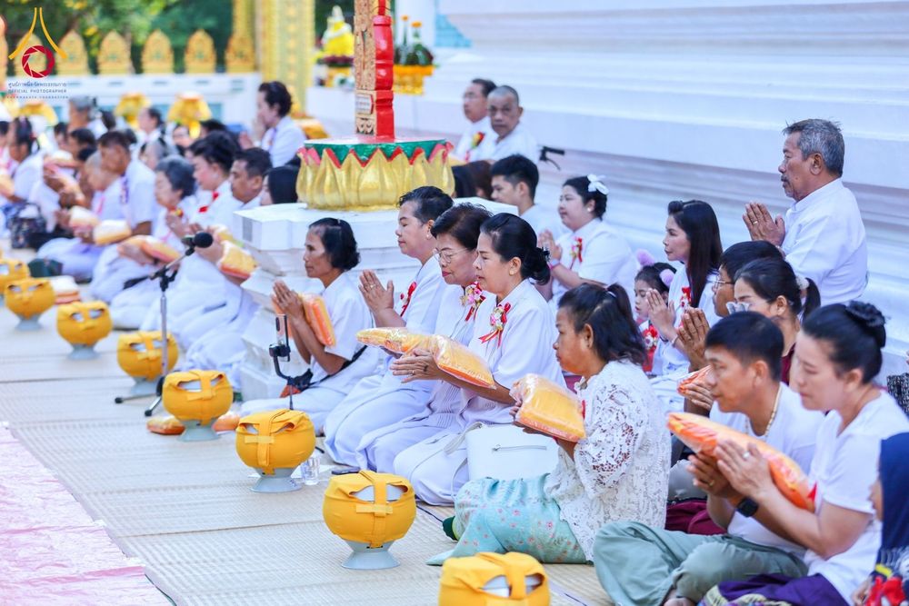 ภาพ No.181205:พิธีบรรพชาอุปสมบท ณ วัดเกาะแก้วประชานุรักษ์ ต.ชัยนาม อ.วังทอง จ.พิษณุโลก ในโครงการบรรพชาอุปสมบท บูชาธรรมมหาปูชนียาจารย์ วันที่ 8 ธันวาคม พ.ศ. 2567