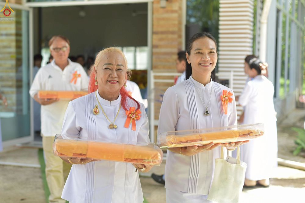 ภาพ No.270423:วันอาทิตย์ที่ 19 ตุลาคม พ.ศ. 2568 พิธีทอดกฐินสามัคคี , พิธีสมโภชพระประธาน อัญเชิญพระบรมสารีริกธาตุบรรจุ ในเกศและประดิษฐานจักรแก้ว ในแผ่นฌานองค์พระประธาน ณ ศูนย์ปฏิบัติธรรมเขาคิชฌกูฏ จ.จันทบุรี