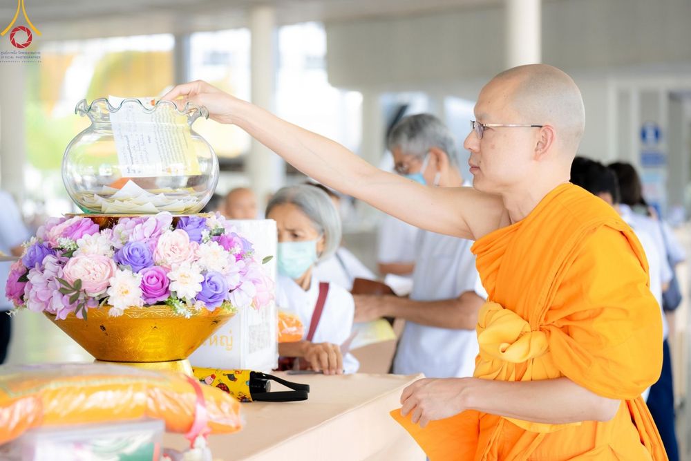 ภาพ No.142015:พิธีบุพเปตพลี ครั้งที่ 152 ร่วมอุทิศบุญแด่หมู่ญาติที่ล่วงลับไปแล้ว และสืบทอดอายุพระพุทธศาสนา วันศุกร์ที่ 21 มิถุนายน พ.ศ. 2567 วันพระขึ้น 15 ค่ำ เดือน 7 ณ หอฉันคุณยายอาจารย์ วัดพระธรรมกาย