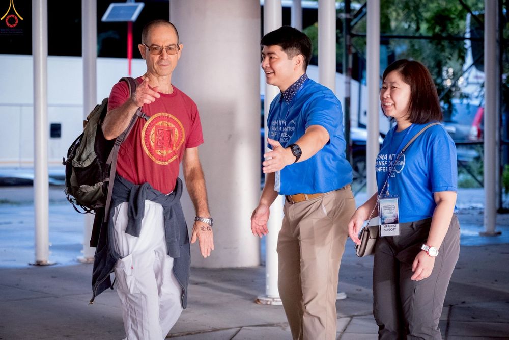 ภาพ No.249722:วันอาทิตย์ที่ 28 กันยายน พ.ศ. 2568 การปฏิบัติธรรมบูชาธรรม 108 ปี แห่งการบรรลุธรรมของหลวงปู่วัดปากน้ำ ได้จุดประทีปสันติภาพไปทั่วโลก และได้ร่วมเสวนาทางปัญญา เพื่อการขยายพระพุทธศาสนาวิชชาธรรมกายไปทั่วโลก  ในงาน HTC Newyork USA