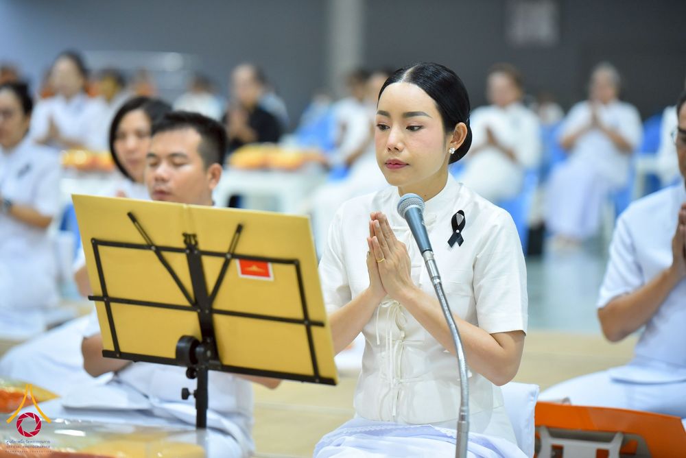 ภาพ No.267515:วันที่ 7 พฤศจิกายน พ.ศ. 2568 พสกนิกรอำเภอคลองหลวง รวมใจบำเพ็ญกุศลปัณรสมวาร (15 วัน) อุทิศถวายเป็นพระราชกุศลแด่ “สมเด็จพระพันปีหลวง” ณ วัดพระธรรมกาย