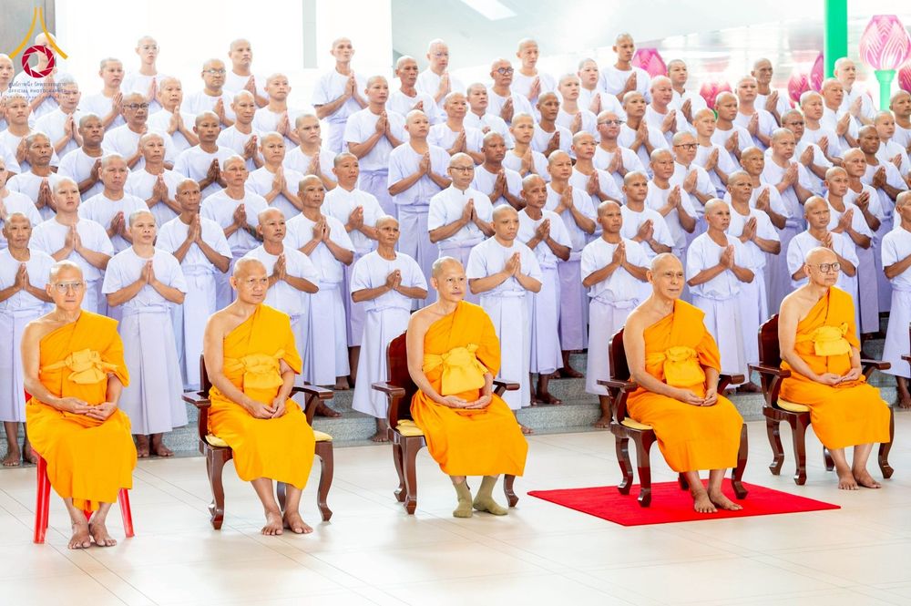 ภาพ No.277682:วันเสาร์ที่ 6 ธันวาคม พ.ศ. 2568 พิธีบรรพชาอุปสมบทและพิธีถวายบาตร โครงการอุปสมบทบูชาธรรมมหาปูชนียาจารย์ ประจำปี พ.ศ.2568 โครงการบวชพระนานาชาติ AEC และ WAB รุ่น CEO (นักบริหาร) รุ่นที่ 5 ณ มหาธรรมกายเจดีย์ วัดพระธรรมกาย
