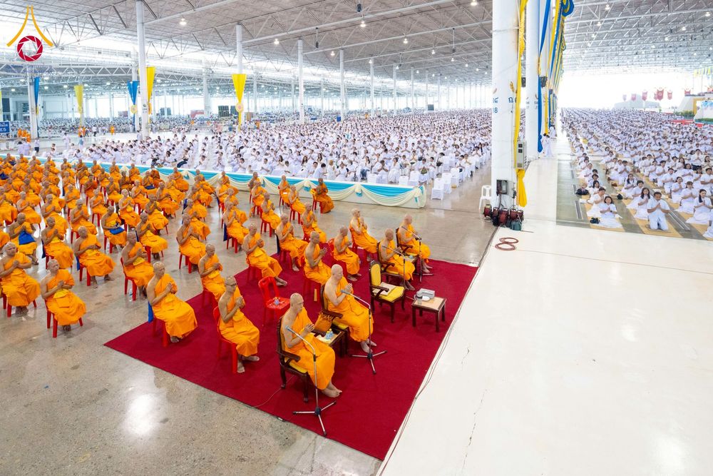 ภาพ No.258082:วันอาทิตย์ที่ 5 ตุลาคม พ.ศ. 2568 พิธีบูชาข้าวพระ ณ สภาธรรมกายสากล วัดพระธรรมกาย