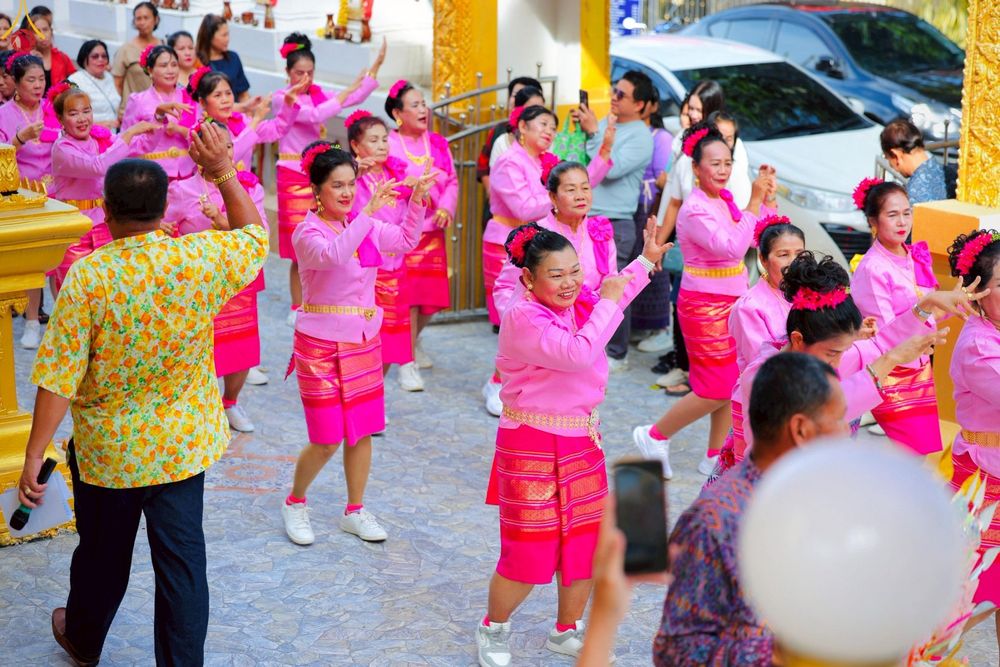 ภาพ No.266469:วันที่ 19 ตุลาคม พ.ศ. 2568 พิธีทอดกฐินสามัคคีทั่วไทย ณ วัดพระประทานพร อ.ศรีราชา ชลบุรี โดยคณะศิษยานุศิษย์ บูชาธรรม 81 ปี หลวงพ่อธัมมชโย