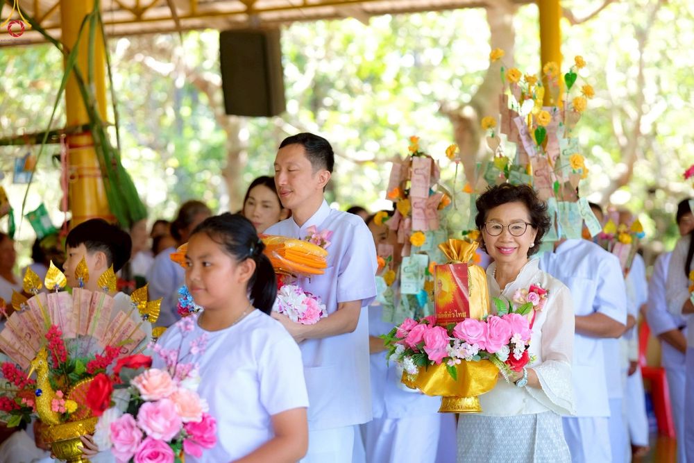 ภาพ No.250793:วันพุธที่ 8 ตุลาคม พ.ศ. 2568 พิธีทอดกฐินสามัคคีทั่วไทย 30,000 วัด โดยคณะศิษยานุศิษย์ บูชาธรรม 81 ปี หลวงพ่อธัมมชโย ณ ที่พักสงฆ์ป่ากลางแก้ว อ.เดชอุดม จ.อุบลราชธานี