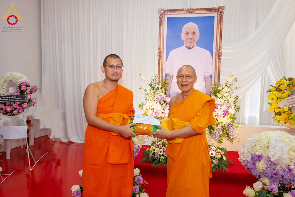 ภาพ No.315471:วันพุธที่ 25 มีนาคม พ.ศ. 2569 พิธีบำเพ็ญกุศล คุณพ่อณรงค์ จินตมากุล  สิริอายุ 99 ปี 11 เดือน โยมบิดา พระครูปลัดรัตนวีรวัฒน์ (รังสฤษดิ์ อิทฺธิจินตโก) ที่ปรึกษาเจ้าคณะจังหวัดปทุมธานี เจ้าอาวาสวัดพระธรรมกาย  ณ ห้องปลูกศรัทธา 2 วัดพระธรรมกาย ปทุมธานี