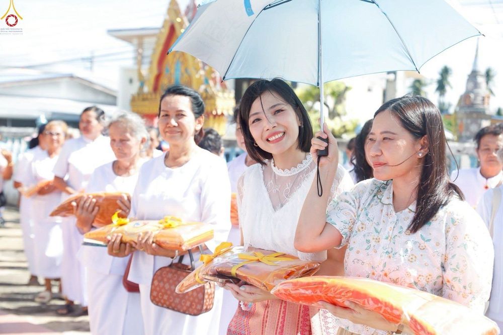 ภาพ No.257104:วันที่ 17 ตุลาคม พ.ศ. 2568 พิธีทอดกฐินสามัคคีทั่วไทย 30,000 วัด โดยคณะศิษยานุศิษย์ บูชาธรรม 81 ปี หลวงพ่อธัมมชโย ณ วัดใหม่คูเมือง อ.เดิมบางนางบวช จ.สุพรรณบุรี