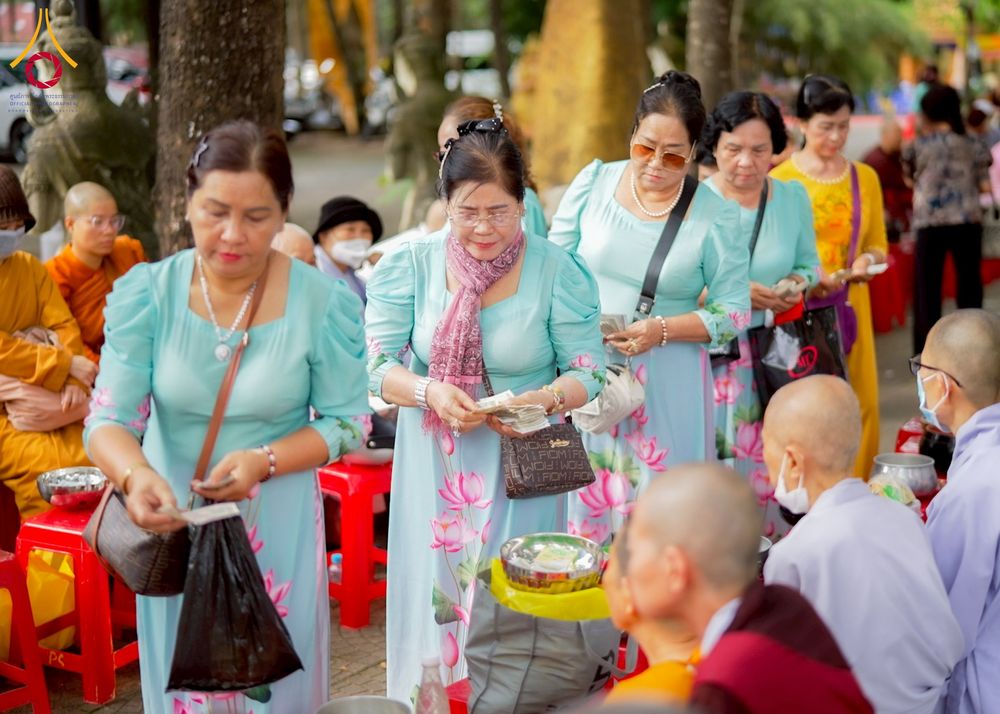 ภาพ No.274066:วันที่ 23 พฤศจิกายน พ.ศ. 2568 ประธานมูลนิธิธรรมกาย ถวายปัจจัยสมทบกฐินแด่ วัดเทียนเวียนเฟื้อกเซิน ศูนย์วิปัสสนาที่มีชื่อเสียง มากกว่า 50 ปีในเวียดนาม