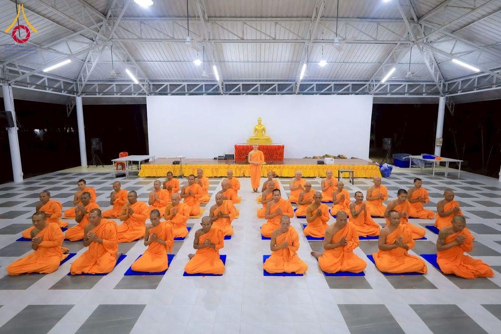 ภาพ No.275908:วันที่ 26-30 พฤศจิกายน พ.ศ. 2568 ทีมพระพี่เลี้ยงตั้งรับ รายงานตัวโครงการบวชบูชาธรรมมหาปูชนียาจารย์ ณ ศูนย์ปฏิบัติธรรมบุรีรัมย์