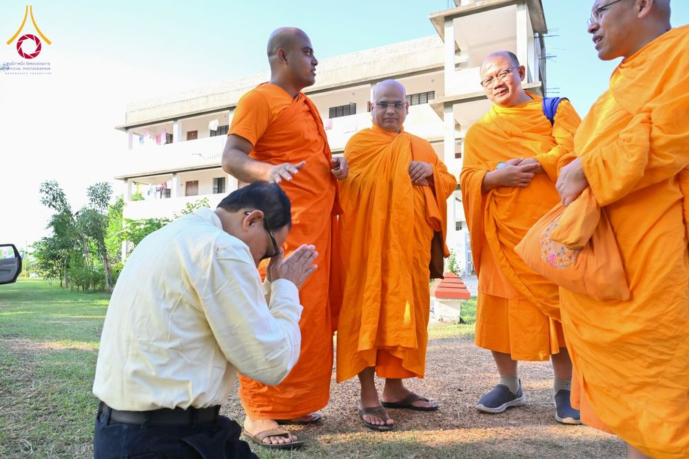 ภาพ No.179371:พิธีทอดกฐินสมทบ ณ วัดสันตินิเกตัน (Santiniketan Temple) เมืองกัลกัตตา ประเทศอินเดีย วันที่ 9 พฤศจิกายน พ.ศ. 2567 เพื่อสร้างโรงพยาบาลสำหรับชุมชน Santiniketan Ambedga Buddhist welfare mission
