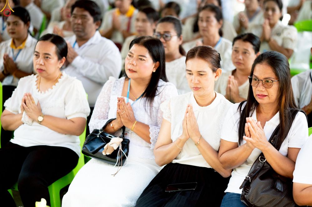 ภาพ No.234531:วันพฤหัสบดีที่ 24 กรกฎาคม พ.ศ. 2568 พิธีถวายสังฆทานแก่คณะสงฆ์ 323 วัด , พิธีมอบกองทุนหนุนแรงใจช่วยครูใต้ , พิธีทำบุญส่วนกุศลแด่ผู้วายชนม์ ในเหตุการณ์ความไม่สงบ 4 จังหวัด ชายแดนภาคใต้ (ปัตตานี , ยะลา , นราธิวาส , สงขลา) ปีที่ 21 ครั้งที่ 179 ณ วัดเวฬุวัน 