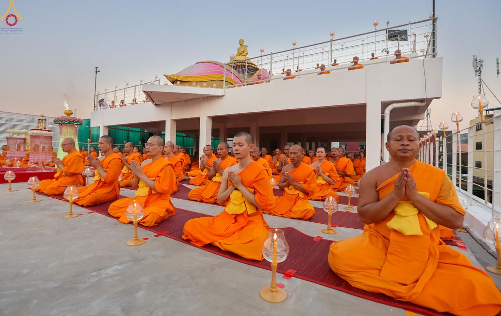 ภาพ No.302879:วันที่ 24 มกราคม พ.ศ. 2569 พิธีจุดประทีปธรรมถวายเป็นพุทธบูชา  และบูชาธรรมมหาปูชนียาจารย์  ณ อาคารธรรมยาตรา กตัญญูบูชามหาปูชนียาจารย์  ตรงข้ามวัดปากน้ำภาษีเจริญ จ.กรุงเทพมหานคร ในโครงการธรรมยาตรา กตัญญูบูชา มหาปูชนียาจารย์ พระมงคลเทพมุนี(สด จนฺทสโร) พระผู