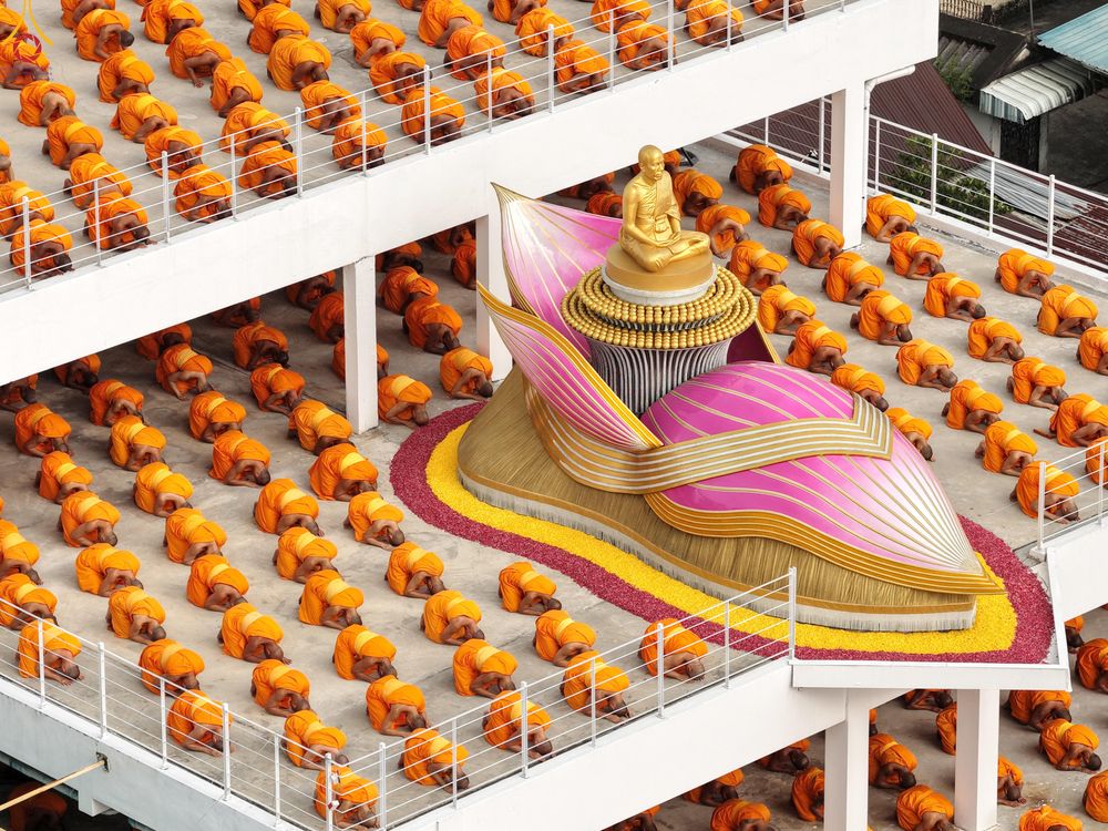 ภาพ No.299957:วันที่ 22 มกราคม พ.ศ.2569 พระธรรมยาตราปฏิบัติธรรม และถ่ายภาพหมู่ประวัติศาสตร์ ณ อาคารธรรมยาตรา กตัญญูบูชามหาปูชนียาจารย์  ตรงข้ามวัดปากน้ำภาษีเจริญ จ.กรุงเทพมหานคร ในโครงการธรรมยาตรา กตัญญูบูชา มหาปูชนียาจารย์ พระมงคลเทพมุนี(สด จนฺทสโร) พระผู้ปราบมาร อนุ