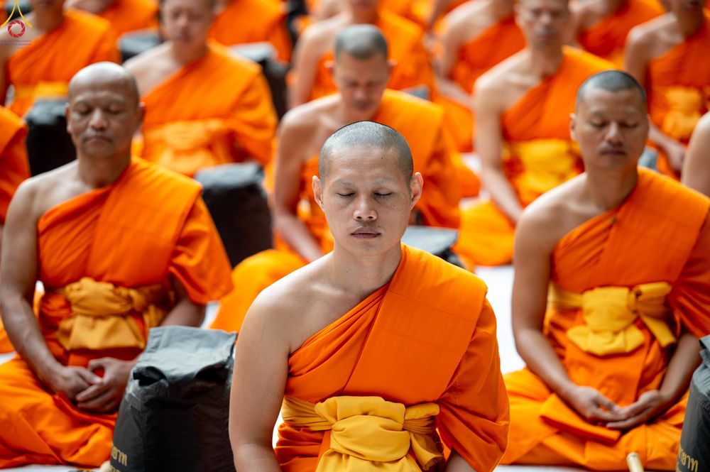 ภาพ No.288429:วันที่ 4 มกราคม พ.ศ. 2569 พระธรรมยาตราปฏิบัติธรรม และถ่ายภาพหมู่ประวัติศาสตร์ ในโครงการธรรมยาตรา กตัญญูบูชา มหาปูชนียาจารย์ พระมงคลเทพมุนี(สด จนฺทสโร) พระผู้ปราบมาร อนุสรณ์สถาน 7 แห่ง ปีที่ 14 ณ อนุสรณ์สถานมหาวิหารพระมงคลเทพมุนี (โลตัสแลนด์) อ.สองพี่น้อง