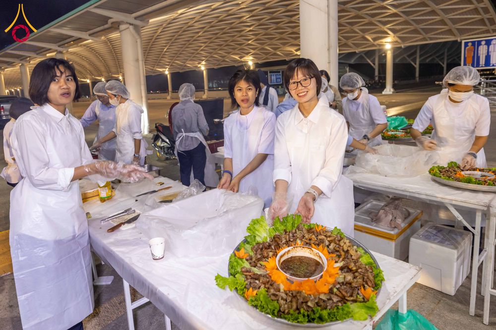 ภาพ No.306106:วันที่ 30 มกราคม พ.ศ. 2569 พิธีถวายภัตตาหารเป็นสังฆทาน แด่พระธรรมยาตรา ณ วัดพระธรรมกาย  จังหวัดปทุมธานี ในโครงการธรรมยาตรา กตัญญูบูชา มหาปูชนียาจารย์ พระมงคลเทพมุนี(สด จนฺทสโร) พระผู้ปราบมาร อนุสรณ์สถาน 7 แห่ง ปีที่ 14