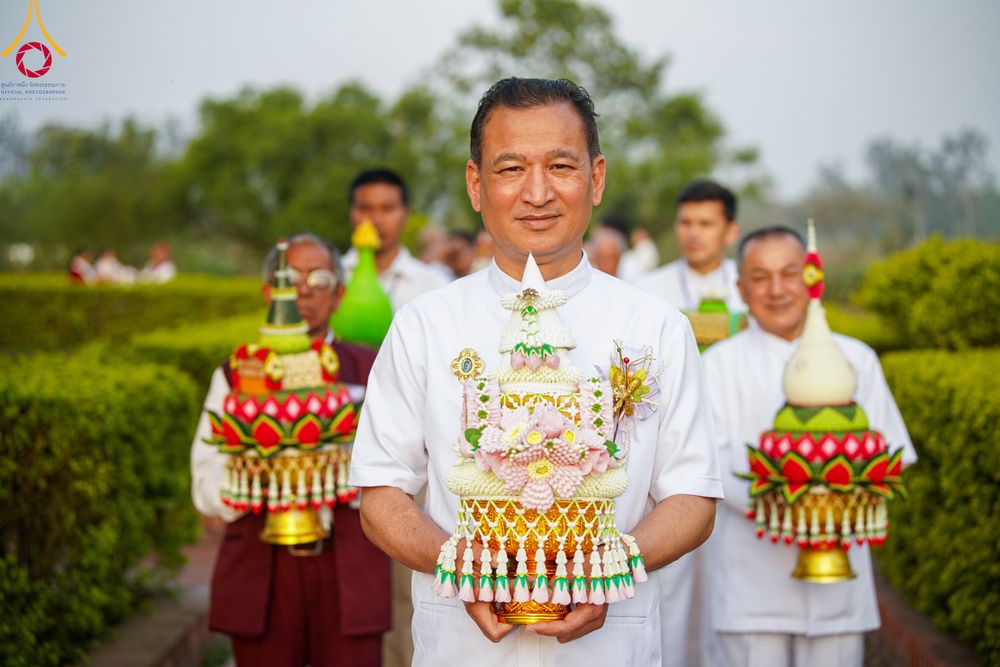 ภาพ No.314053:วันจันทร์ที่ 16 มีนาคม พ.ศ. 2569 พิธีเวียนเทียนประทักษิณ และพิธีบรรพชาสามเณร 500 รูป ณ วิหารมายาเทวี ประเทศเนปาล