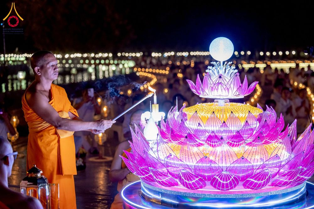 ภาพ No.266323:วันพุธที่ 5 พฤศจิกายน พ.ศ. 2568 (วันพระ ขึ้น 15 ค่ำ เดือน 12) พิธีลอยกระทงธรรม  ณ สระมหาเศรษฐีทะเลบุญ มหาวิหารพระมงคลเทพมุนี วัดพระธรรมกาย จ.ปทุมธานี