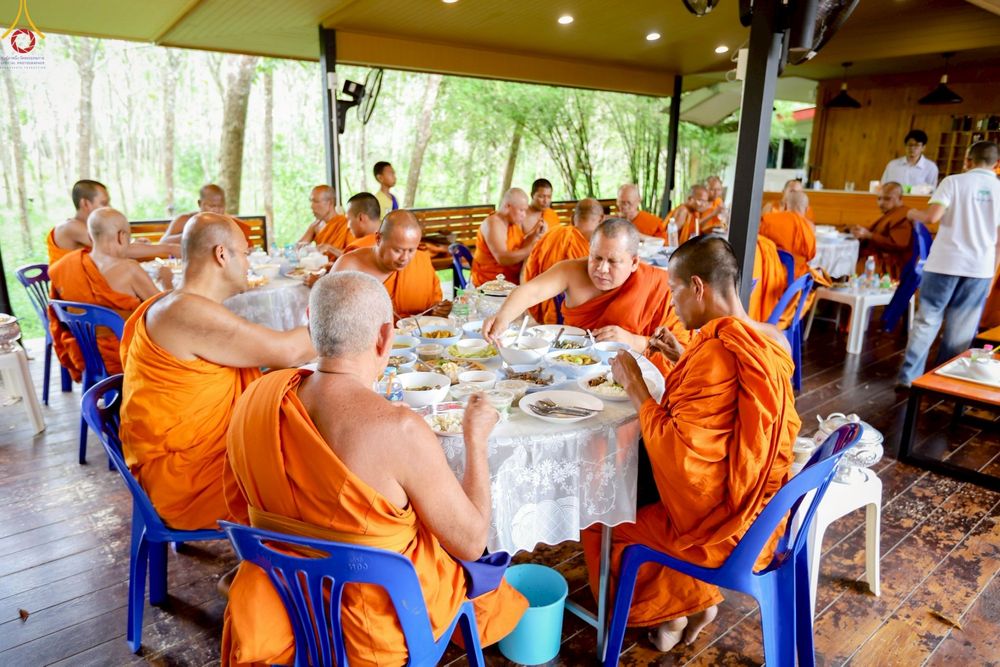 ภาพ No.241714:วันอาทิตย์ที่ 24 สิงหาคม พ.ศ. 2568 พิธีทอดผ้าป่า ฉลองครบรอบ 10 ปี ศูนย์ปฏิบัติธรรมพัทลุง