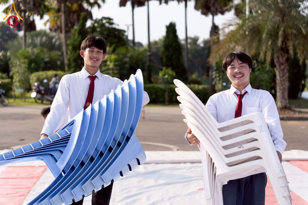 ภาพ No.276940:วันเสาร์ที่ 6 ธันวาคม พ.ศ. 2568 พิธีตักบาตรพระ 1,000 รูป อุทิศถวายพระราชกุศลสมเด็จพระนางเจ้าสิริกิติ์ พระบรมราชินีนาถ พระบรมราชชนนี พันปีหลวง และ ทำบุญเมืองลำปาง ครบรอบ 1,345 ปี ณ ลานพระบรมราชานุสาวรีย์สมเด็จพระนเรศวรมหาราชนครลำปาง อ.เกาะคา จ.ลำปาง