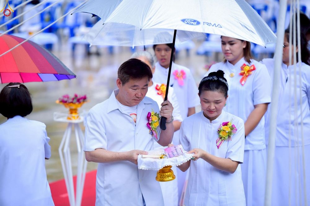 ภาพ No.249972:วันอังคารที่ 30 กันยายน พ.ศ. 2568 พิธีตอกเสามงคลต้นแรกอาคารเศรษฐีถาวร ที่พักผู้มาปฏิบัติธรรม ณ ศูนย์ปฏิบัติธรรมจันทบุรี