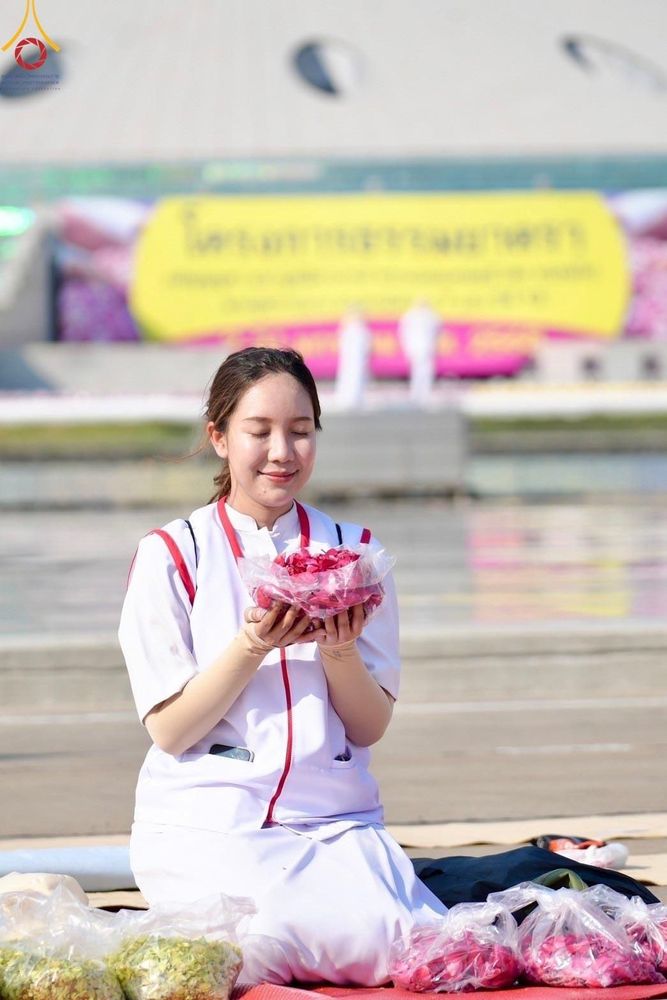 ภาพ No.208107:V.55 สารพัดV สารพัดดี ที่วัดพระธรรมกาย ในโครงการธรรมยาตรา กตัญญูบูชา มหาปูชนียาจารย์ พระมงคลเทพมุนี (สด จนฺทสโร) พระผู้ปราบมาร อนุสรณ์สถาน 7 แห่ง ปีที่ 13 ระหว่างวันที่ 2-31 มกราคม พ.ศ. 2568