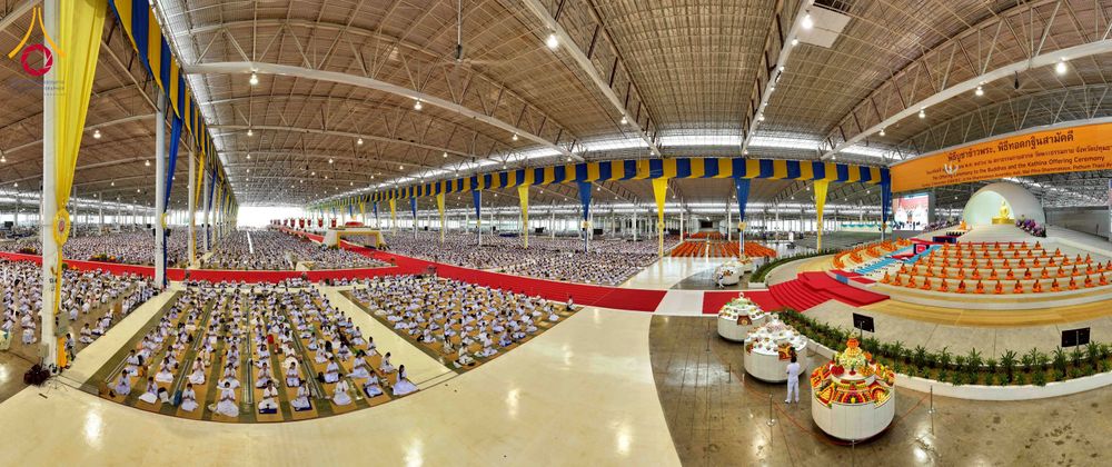 ภาพ No.264327:วันอาทิตย์ที่ 2 พฤศจิกายน พ.ศ. 2568 พิธีบูชาข้าวพระ ณ สภาธรรมกายสากล วัดพระธรรมกาย