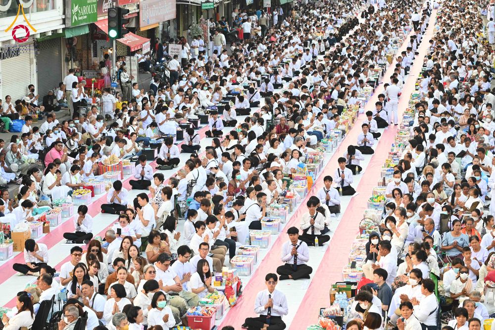 ภาพ No.312578:วันอาทิตย์ที่ 8 มีนาคม พ.ศ.2569 ทำบุญเมืองนครราชสีมา 558 ปี ตักบาตรพระ 10,000 รูป