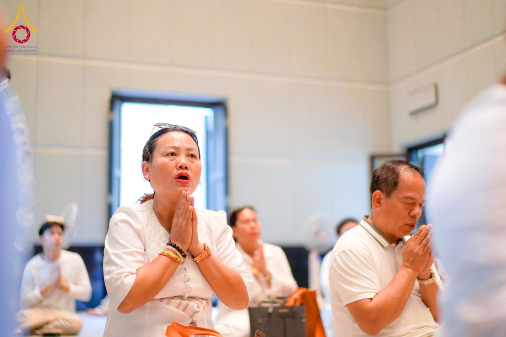 ภาพ No.327705:วันที่ 1-6 พฤษภาคม พ.ศ.2569 ต้อนรับชาวต่างชาติ พระภิกษุ คณะชาวเมียนมาร์  อุบาสิกาชาวอินเดีย เยี่ยมชมวัดพระธรรมกายและสักการะพระมหาธรรมกายเจดีย์