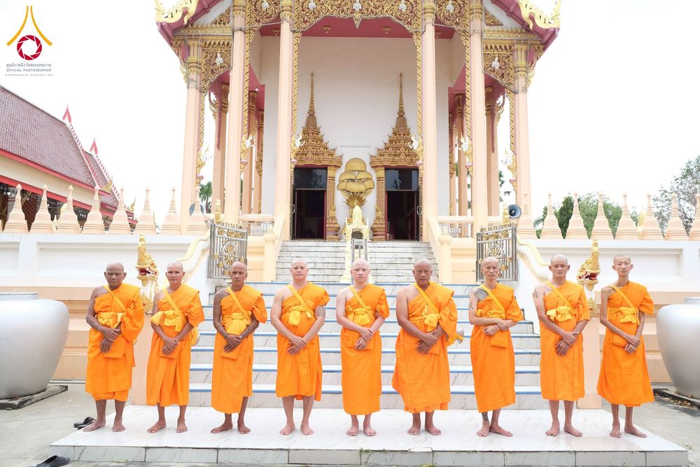 ภาพ No.277954:พิธีตัดปอยผมและปลงผมนาคธรรมทายาท พิธีขอขมาผู้ปกครอง ณ ศูนย์อบรมเยาวชนนครปฐม จ.นครปฐม และพิธีมอบบาตร ผ้าไตร นาคธรรมทายาท พิธีบรรพชา อุปสมบทหมู่ ณ วัดลาดหญ้าไทร จ.นครปฐม