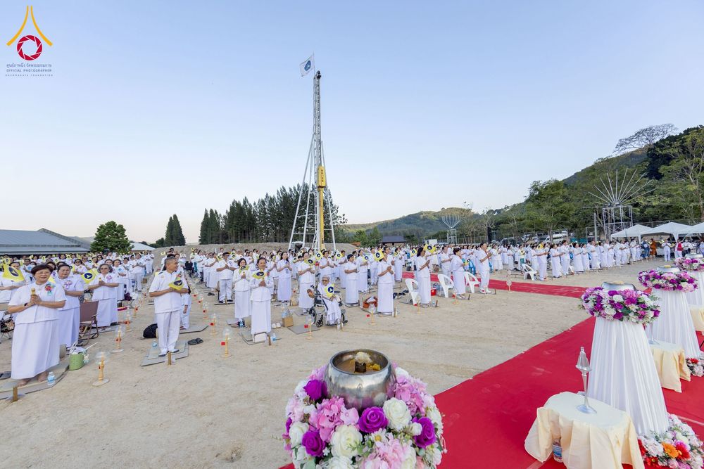 ภาพ No.275111:วันอาทิตย์ที่ 30 พฤศจิกายน พ.ศ. 2568 พิธีตอกเสาเข็ม "สร้างองค์พระเจดีย์เพื่อสร้างสันติภาพโลก" ต้นสุดท้าย ณ ศูนย์ปฏิบัติธรรมระยอง (บ้านช่องลม)