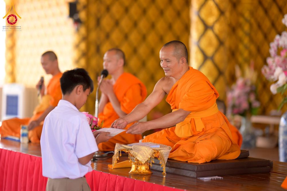 ภาพ No.274887:วันที่ 28 พฤศจิกายน พ.ศ. 2568 รวมพลังเด็กดี V-Star ผู้นำฟื้นฟูศีลธรรมโลก ประจำปี 2568 จังหวัดอุบลราชธานี ณ วัดป่าอุบลแก้ว อ.วารินชำราบ จ.อุบลราชธานี