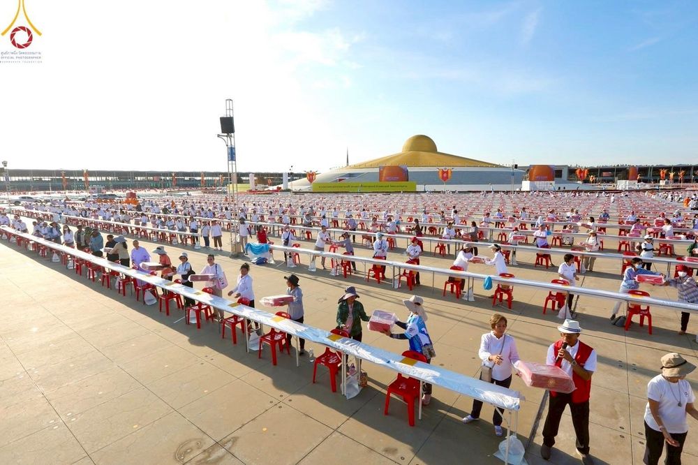 ภาพ No.218965:วันที่ 18-20 เมษายน พ.ศ. 2568 การเตรียมงานในลานธรรม , วิหารคด เพื่องานวันคุ้มครองโลก 22 เมษายน พศ. 2568