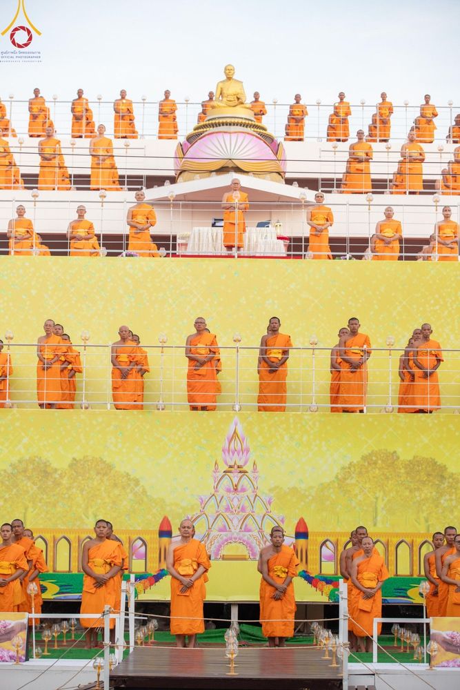 ภาพ No.201596:พิธีจุดประทีปถวายเป็นพุทธบูชา และบูชาธรรมมหาปูชนียาจารย์ ณ อาคารธรรมยาตรา กตัญญูบูชามหาปูชนียาจารย์ ตรงข้ามวัดปากน้ำภาษีเจริญ จ.กรุงเทพมหานคร ในโครงการธรรมยาตรา กตัญญูบูชา มหาปูชนียาจารย์ พระมงคลเทพมุนี(สด จนฺทสโร) พระผู้ปราบมาร อนุสรณ์สถาน 7 แห่ง