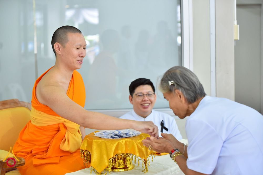 ภาพ No.267586:วันที่ 7 พฤศจิกายน พ.ศ. 2568 พสกนิกรอำเภอคลองหลวง รวมใจบำเพ็ญกุศลปัณรสมวาร (15 วัน) อุทิศถวายเป็นพระราชกุศลแด่ “สมเด็จพระพันปีหลวง” ณ วัดพระธรรมกาย