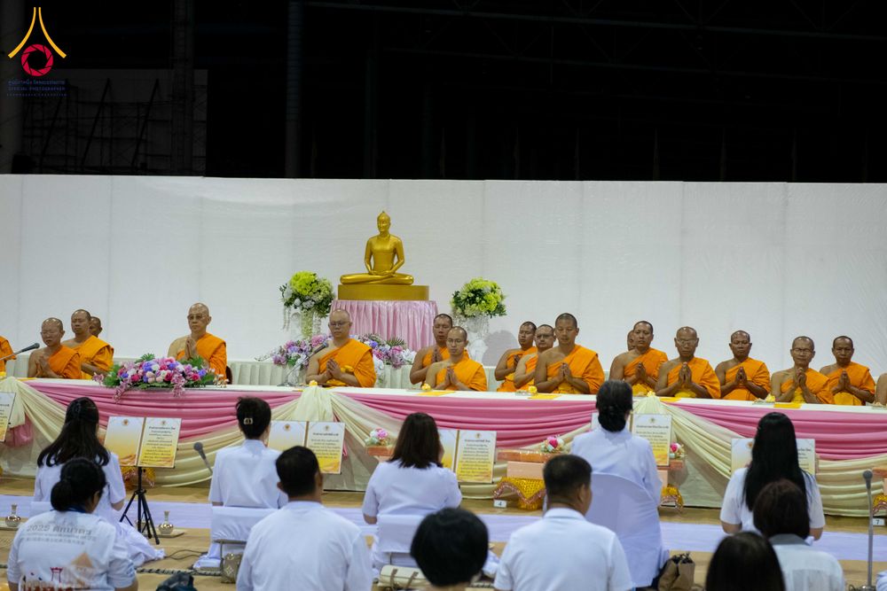 ภาพ No.303106:วันที่ 26 มกราคม พ.ศ. 2569 พิธีถวายภัตตาหารเป็นสังฆทาน แด่พระธรรมยาตรา ณ วัดพระธรรมกาย  จังหวัดปทุมธานี ในโครงการธรรมยาตรา กตัญญูบูชา มหาปูชนียาจารย์ พระมงคลเทพมุนี(สด จนฺทสโร) พระผู้ปราบมาร อนุสรณ์สถาน 7 แห่ง ปีที่ 14