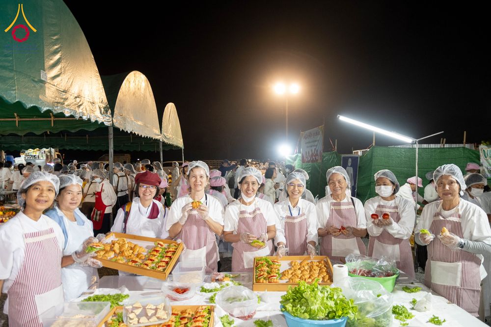 ภาพ No.300967:วันที่ 23 มกราคม พ.ศ. 2569 พิธีถวายภัตตาหารเป็นสังฆทาน แด่พระธรรมยาตรา ณ อนุสรณ์สถานบางปลา วัดบางปลา อำเภอบางเลน จังหวัดนครปฐม ในโครงการธรรมยาตรา กตัญญูบูชา มหาปูชนียาจารย์ พระมงคลเทพมุนี(สด จนฺทสโร) พระผู้ปราบมาร อนุสรณ์สถาน 7 แห่ง ปีที่ 14