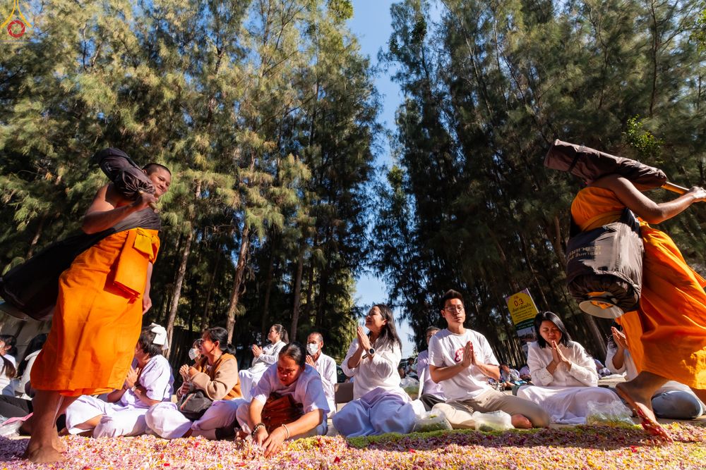 ภาพ No.292790:วันที่ 11 มกราคม พ.ศ. 2569 พิธีต้อนรับพระธรรมยาตรา ณ อนุสรณ์สถานลำดับที่ 3 สถานที่เกิดในเพศสมณะ วัดสองพี่น้อง อำเภอสองพี่น้อง จังหวัดสุพรรณบุรี ในโครงการธรรมยาตรา กตัญญูบูชา มหาปูชนียาจารย์ พระมงคลเทพมุนี(สด จนฺทสโร) พระผู้ปราบมาร อนุสรณ์สถาน 7 แห่ง ปีที