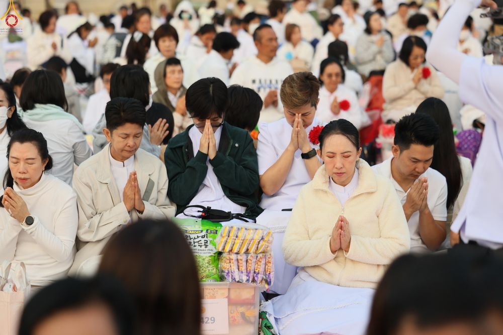 ภาพ No.292366:วันที่ 11 มกราคม พ.ศ. 2569 พิธีตักบาตรพระธรรมยาตรา ณ อนุสรณ์สถานคลองบางนางแท่น อ.สามพราน จ.นครปฐม ในโครงการธรรมยาตรา กตัญญูบูชา มหาปูชนียาจารย์ พระมงคลเทพมุนี(สด จนฺทสโร) พระผู้ปราบมาร อนุสรณ์สถาน 7 แห่ง ปีที่ 14