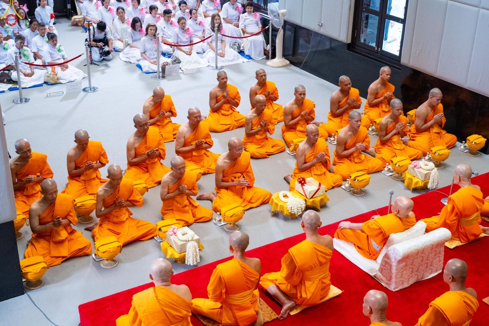 ภาพ No.330875:วันวิสาขบูชา อาทิตย์ที่ 31 พฤษภาคม พ.ศ.2569 พิธีบรรพชาสามเณรอุบาสก 11 ท่าน , พิธีถวายบาตรผ้าไตร และจตุปัจจัยไทยธรรม แด่สามเณร , พิธีอุปสมบทอุทิศชีวิต , พิธีกล่าวคำกัปปิยภัณฑ์  ณ อุโบสถพระไตรปิฎก วัดพระธรรมกาย จังหวัดปทุมธานี