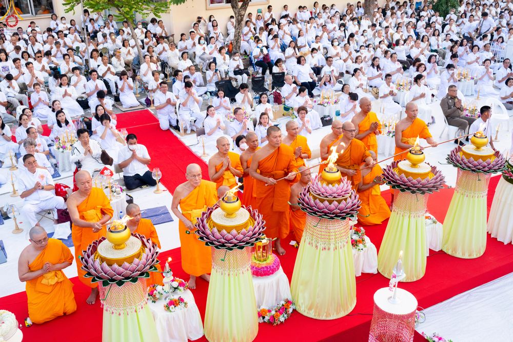 ภาพ No.297003:วันที่ 17 มกราคม พ.ศ. 2569 พิธีจุดประทีปถวายเป็นพุทธบูชา และบูชาธรรมมหาปูชนียาจารย์  ณ วัดโบสถ์บน ต.บางคูเวียง จ.นนทบุรี อนุสรณ์สถานลำดับที่ 4 สถานที่เกิดด้วยกายธรรม ในโครงการธรรมยาตรา กตัญญูบูชา มหาปูชนียาจารย์ พระมงคลเทพมุนี(สด จนฺทสโร) พระผู้ปราบมาร อ