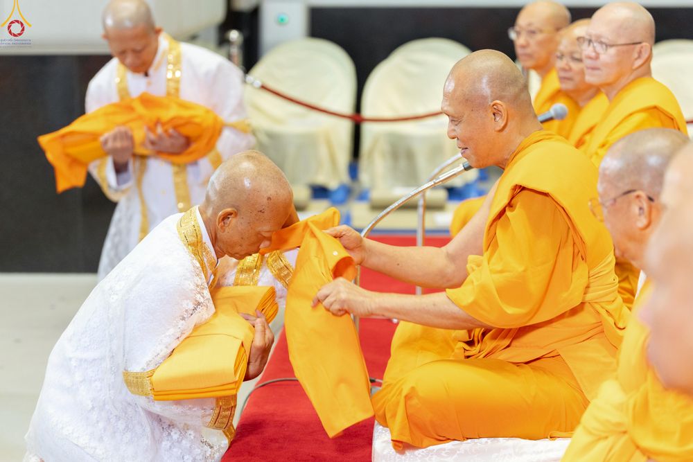 ภาพ No.330758:วันวิสาขบูชา อาทิตย์ที่ 31 พฤษภาคม พ.ศ.2569 พิธีบรรพชาสามเณรอุบาสก 11 ท่าน , พิธีถวายบาตรผ้าไตร และจตุปัจจัยไทยธรรม แด่สามเณร , พิธีอุปสมบทอุทิศชีวิต , พิธีกล่าวคำกัปปิยภัณฑ์  ณ อุโบสถพระไตรปิฎก วัดพระธรรมกาย จังหวัดปทุมธานี